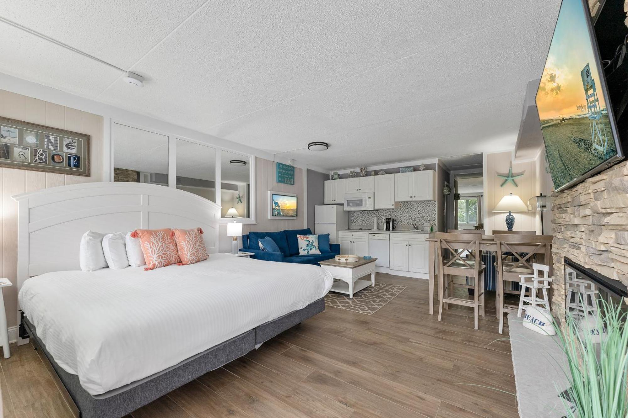 Beachcomber Resort Avalon Bagian luar foto